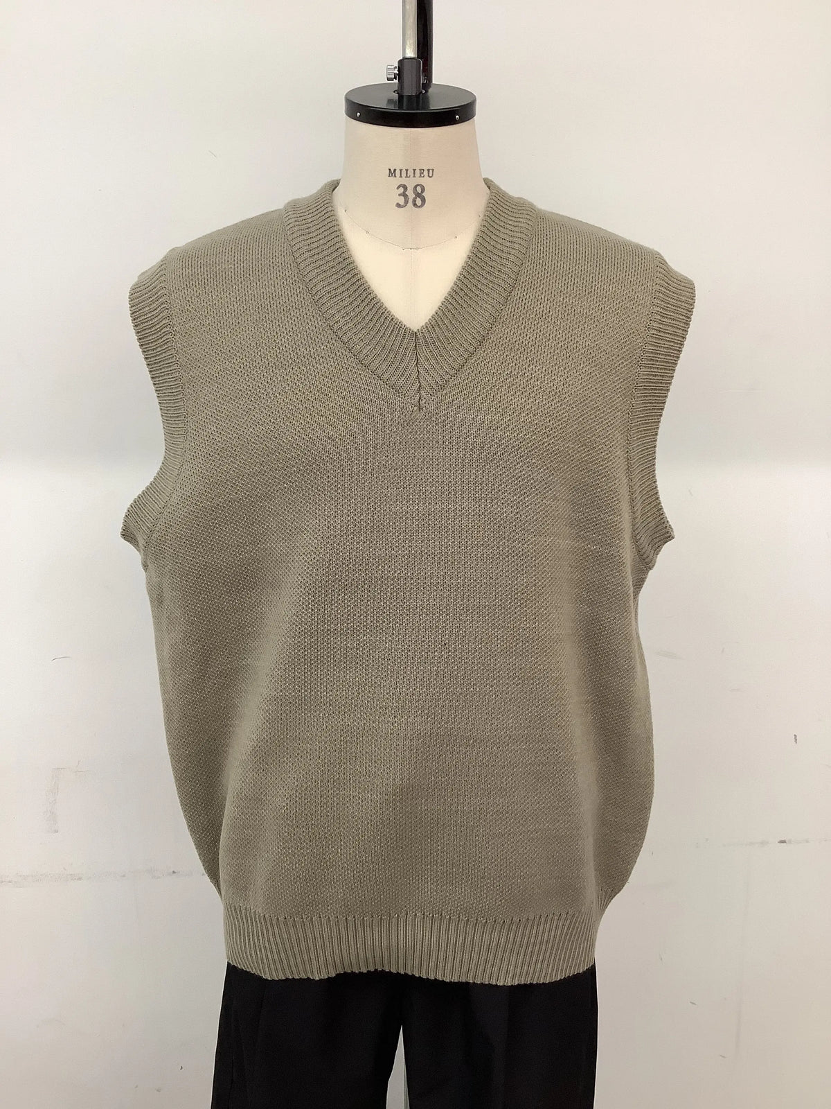 MEN'S BASIC V-NECK KINT VEST
