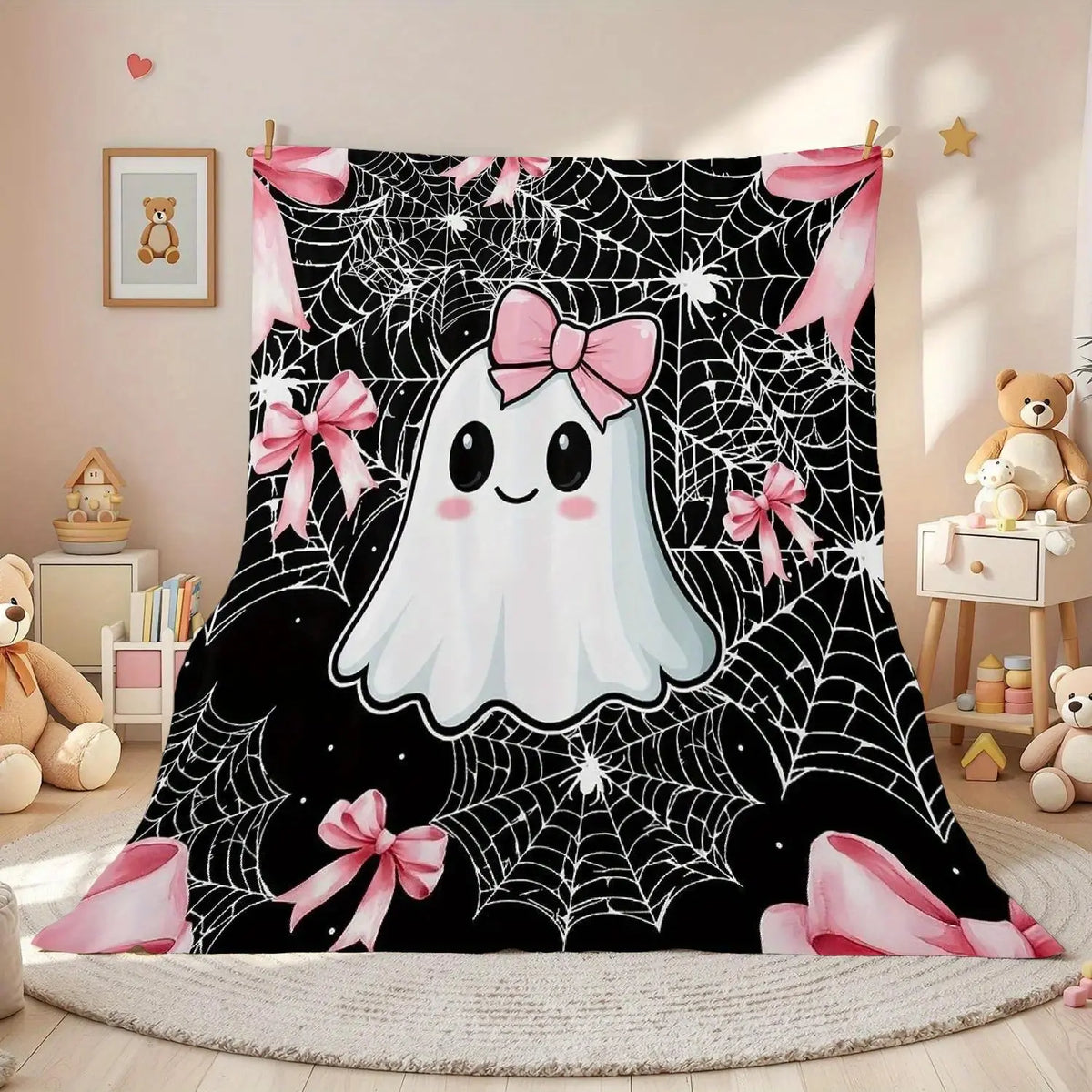 1 Piece Halloween Ghost Pink Bow Spider Web Theme Flannel Blanket, Soft and Warm Plush, Super Comfortable, Suitable for Living Room, Bedroom, Travel and Camping, Family Holiday Decoration,Air-conditioned Room Accessory